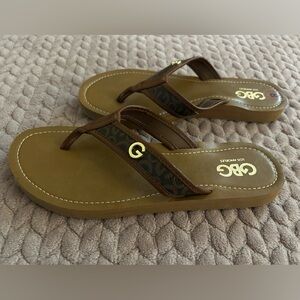 GBG Los Angeles by Guess Classic G Brown logo flip-flops SHOES size 8 Sandals
